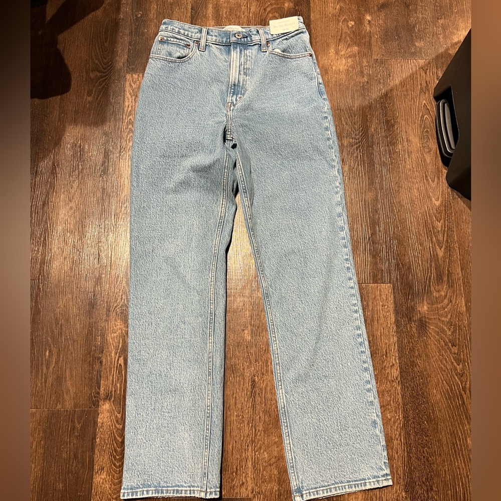 NWT Abercrombie & Fitch 90s Straight Ultra High Rise